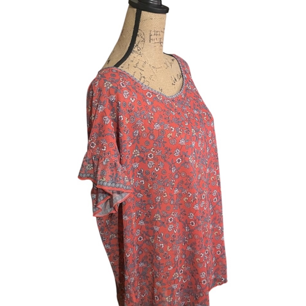 Max Studio‎ Red Floral Blouse - Picture 3 of 6